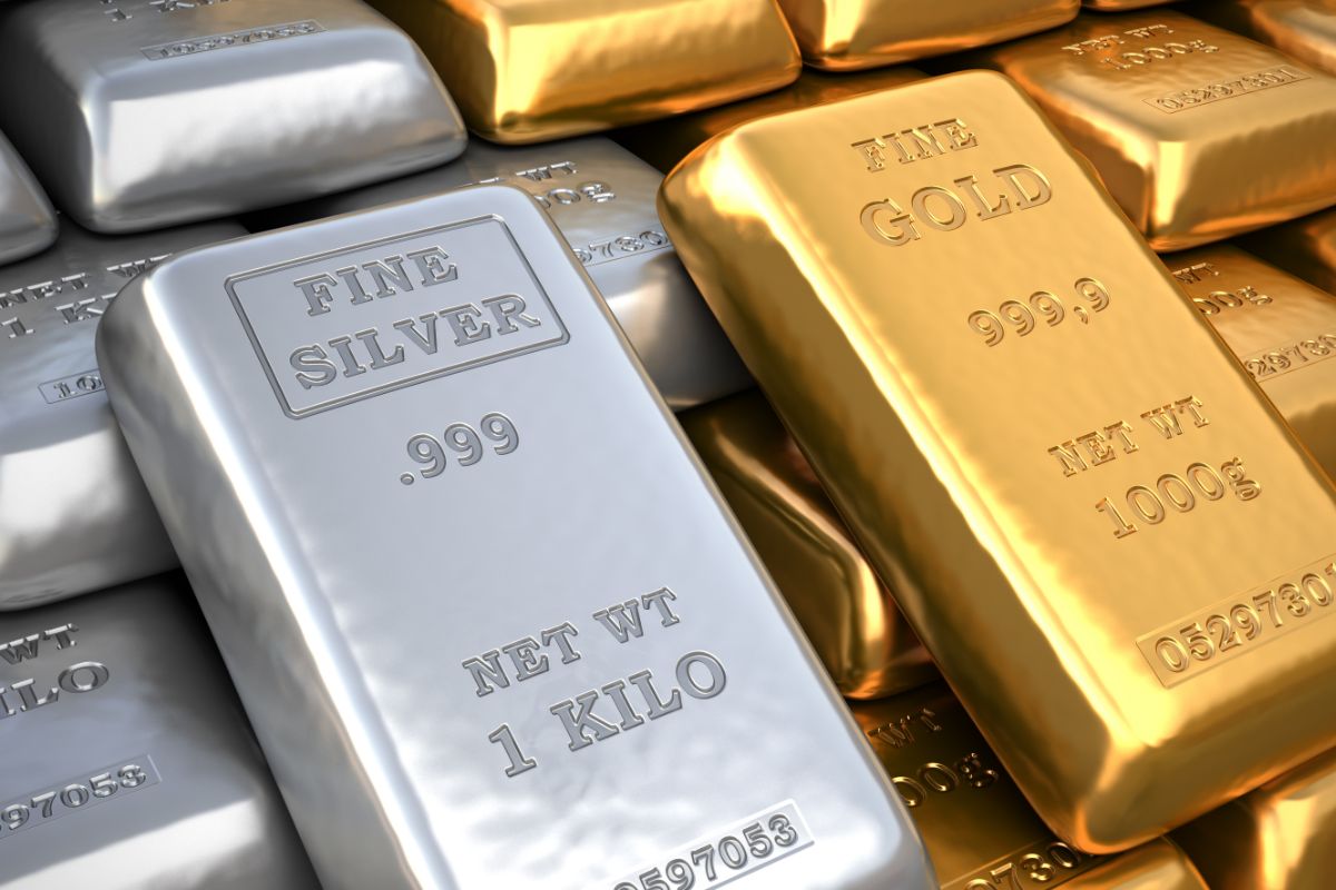 Gold vs. Silver: Which Should You Invest In? [The Ultimate Guide]