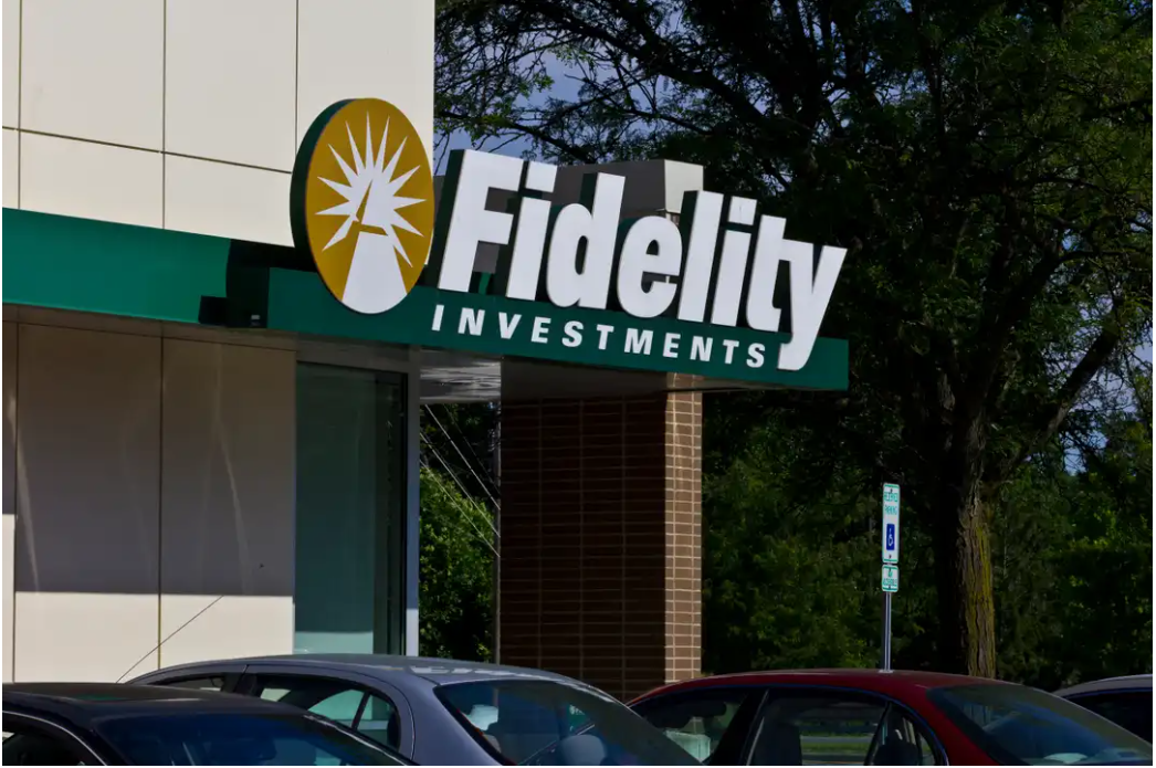US Senators Want Fidelity To Stop Offering Bitcoin