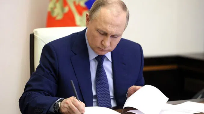 Putin Signs Digital Ruble Into Law